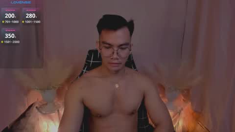 Snapshot of 000batman000 chatting on 12/11/24, 01:37 Bruce online show from 12/11/24, 01:37