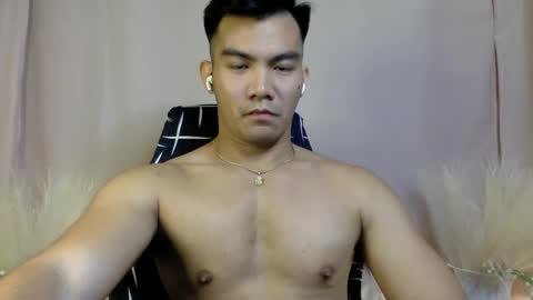 Snapshot of 000batman000 chatting on 12/12/24, 03:10 Bruce online show from 12/12/24, 03:10