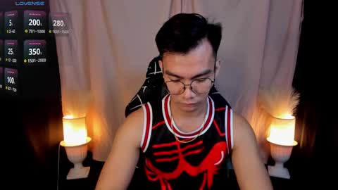 Snapshot of 000batman000 chatting on 02/04/25, 04:48 Bruce online show from 02/04/25, 04:48