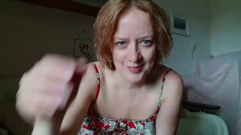 Snapshot of 12ennie chatting on 06/04/26, 07:47 12ennie online show from 06/04/26, 07:47