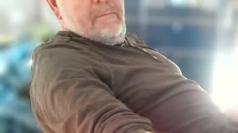 Chris online show from 11/08/25, 01:11