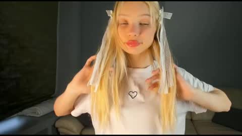 Kira online show from 11/28/25, 04:48