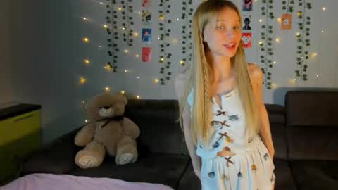 Kira online show from 03/18/26, 04:54