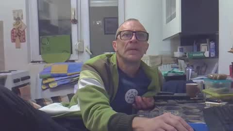 Snapshot of 1973man chatting on 01/18/26, 08:45 1973man online show from 01/18/26, 08:45