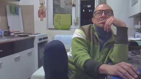 Snapshot of 1973man chatting on 02/11/26, 07:08 1973man online show from 02/11/26, 07:08