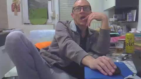 Snapshot of 1973man chatting on 02/15/26, 11:34 1973man online show from 02/15/26, 11:34