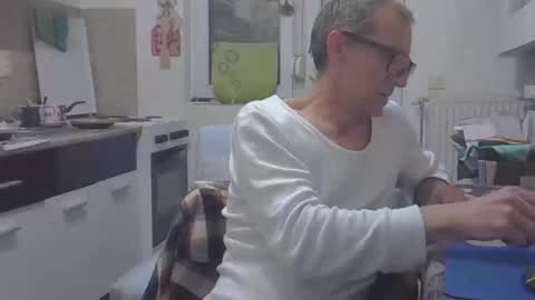 Snapshot of 1973man chatting on 03/04/26, 08:04 1973man online show from 03/04/26, 08:04