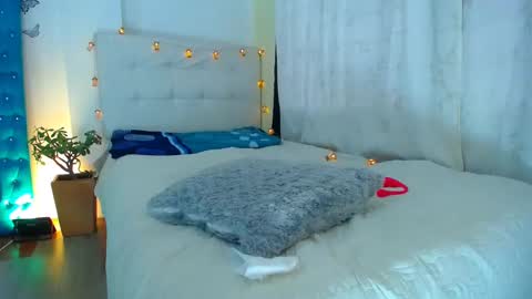 Snapshot of 19vanee chatting on 02/02/25, 04:11 stef read my description online show from 02/02/25, 04:11