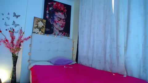 Snapshot of 19vanee chatting on 02/09/25, 04:18 stef read my description online show from 02/09/25, 04:18