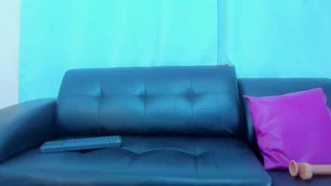 Snapshot of 19vanee chatting on 02/16/25, 01:47 stef read my description online show from 02/16/25, 01:47