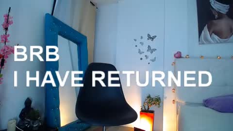 Snapshot of 19vanee chatting on 02/16/25, 04:42 stef read my description online show from 02/16/25, 04:42