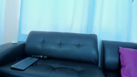 Snapshot of 19vanee chatting on 02/22/25, 07:58 stef read my description online show from 02/22/25, 07:58