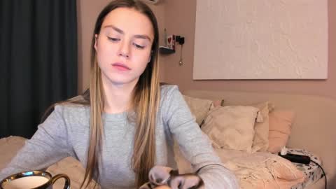 Lily 3 online show from 12/10/24, 09:33