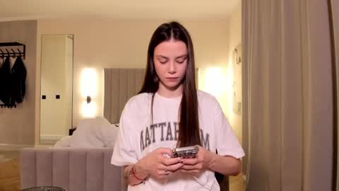 Lily 3 online show from 01/10/26, 08:54