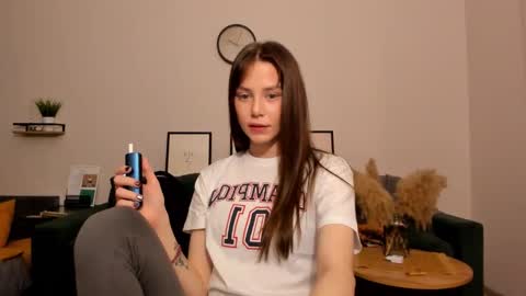 Lily 3 online show from 03/06/26, 08:38