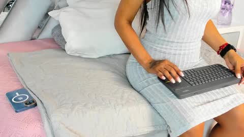 Snapshot of 1naughty_milf chatting on 12/14/24, 01:38 Luisa online show from 12/14/24, 01:38