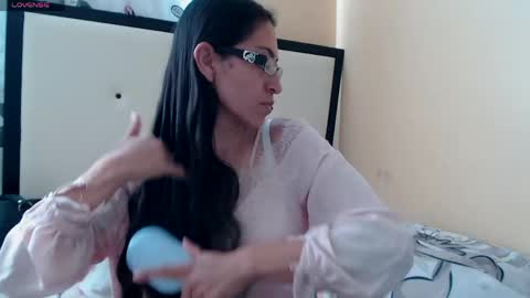 Snapshot of 1sasha_grey__1 chatting on 05/14/26, 09:43 paola online show from 05/14/26, 09:43