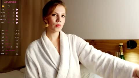 VICTORIA online show from 09/12/25, 01:06