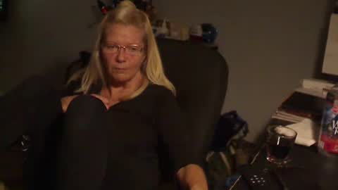 Susan online show from 12/28/24, 02:54