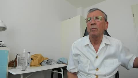 Snapshot of 200gentleman chatting on 04/23/26, 02:30 Henk online show from 04/23/26, 02:30
