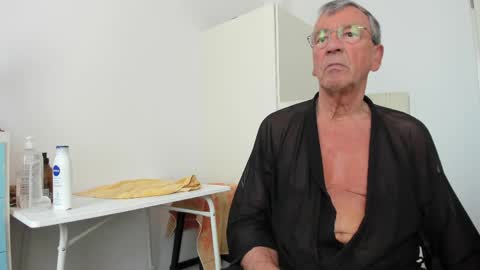 Snapshot of 200gentleman chatting on 05/10/26, 10:53 Henk online show from 05/10/26, 10:53