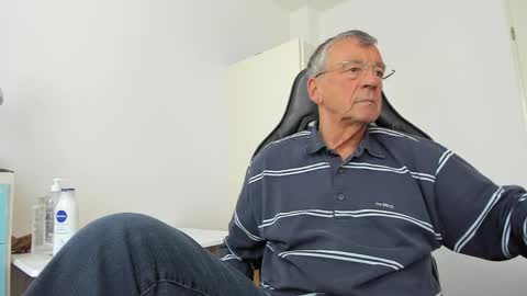 Snapshot of 200gentleman chatting on 05/12/26, 11:40 Henk online show from 05/12/26, 11:40