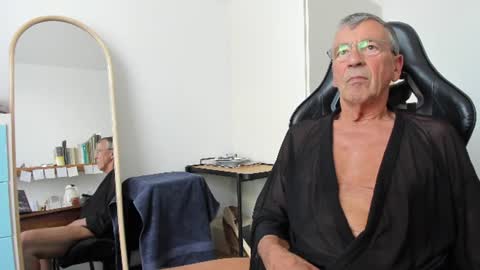 Snapshot of 200gentleman chatting on 06/09/26, 01:23 Henk online show from 06/09/26, 01:23
