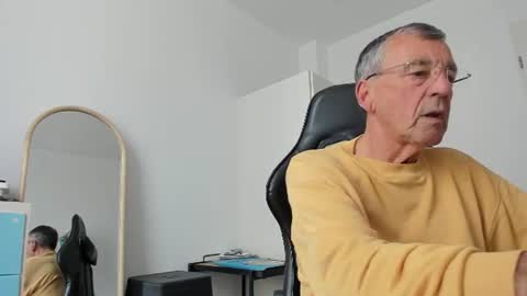 Snapshot of 200gentleman chatting on 06/11/26, 01:31 Henk online show from 06/11/26, 01:31