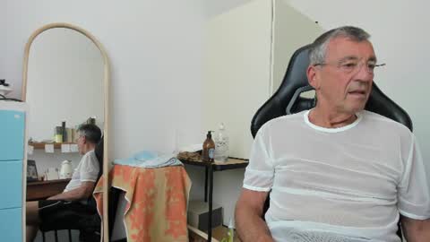 Snapshot of 200gentleman chatting on 06/25/26, 10:31 Henk online show from 06/25/26, 10:31