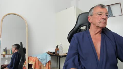 Snapshot of 200gentleman chatting on 06/30/26, 01:56 Henk online show from 06/30/26, 01:56