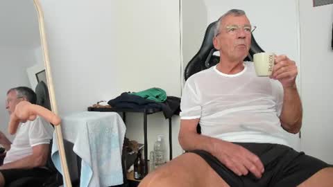 Snapshot of 200gentleman chatting on 07/16/26, 03:40 Henk online show from 07/16/26, 03:40