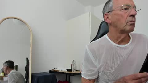 Snapshot of 200gentleman chatting on 07/27/26, 12:45 Henk online show from 07/27/26, 12:45