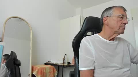 Snapshot of 200gentleman chatting on 08/02/26, 12:36 Henk online show from 08/02/26, 12:36
