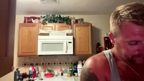 Snapshot of 22bigelo2316 chatting on 10/20/25, 02:01 22bigelo2316 online show from 10/20/25, 02:01