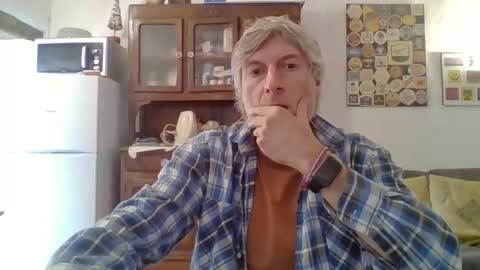 22esserre online show from 10/17/25, 01:35