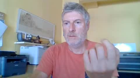 Snapshot of 22esserre chatting on 08/06/26, 10:28 22esserre online show from 08/06/26, 10:28