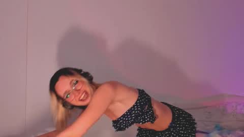 Snapshot of 2b_ chatting on 02/23/25, 04:17 Sasha weekend from 14 to 27 November online show from 02/23/25, 04:17