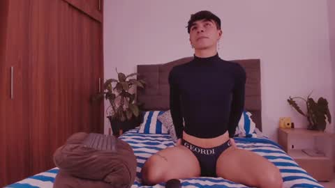 Snapshot of 2gays_1straight chatting on 06/19/26, 02:05 David and Yoel online show from 06/19/26, 02:05