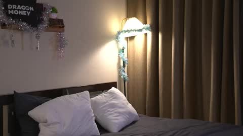 Elley  online show from 12/17/25, 06:41