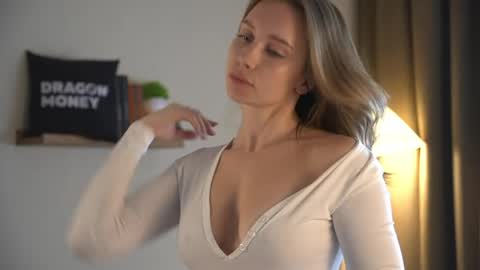 Snapshot of 2girls_1dream chatting on 06/04/26, 06:30 Elley online show from 06/04/26, 06:30