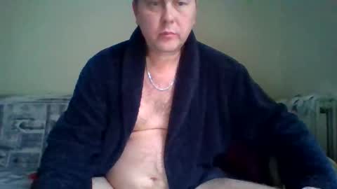Snapshot of 2ndlipeater chatting on 10/09/25, 06:55 Girts online show from 10/09/25, 06:55