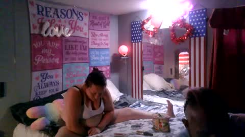 Snapshot of 2slutty4u88 chatting on 09/19/25, 11:55 2slutty4u88 online show from 09/19/25, 11:55