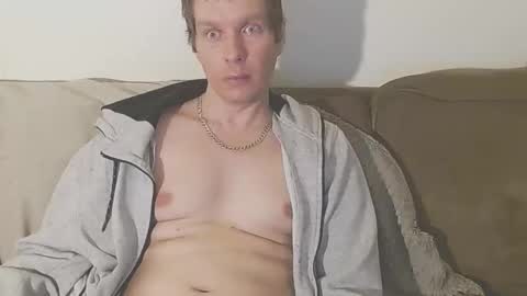 Snapshot of 2small4you83 chatting on 02/11/25, 10:04 2small4you83 online show from 02/11/25, 10:04