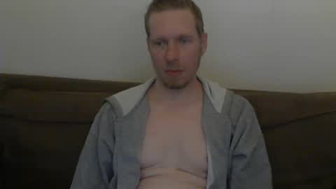2small4you83 online show from 06/09/26, 06:41