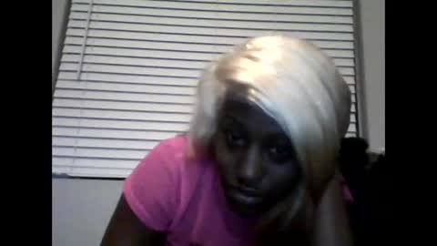 Snapshot of 304divinekarma chatting on 10/26/25, 04:18 GamerBaddieLux online show from 10/26/25, 04:18