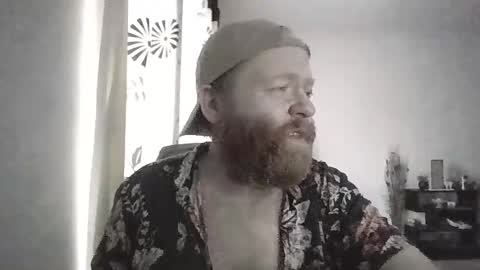 Snapshot of 33uk3 chatting on 10/18/25, 01:12 33UK online show from 10/18/25, 01:12