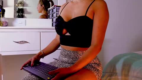 Snapshot of 3kam_amazonian chatting on 02/11/25, 10:04 independent model online show from 02/11/25, 10:04