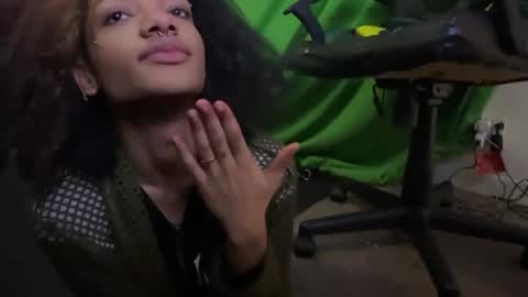 Nicky online show from 12/02/24, 01:24