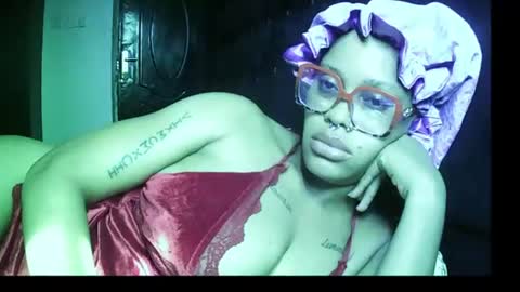 Snapshot of 420ebony_goddess chatting on 07/03/26, 09:27 goddess zuri online show from 07/03/26, 09:27