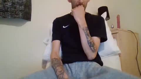 420feetloverr420 online show from 09/22/25, 11:07